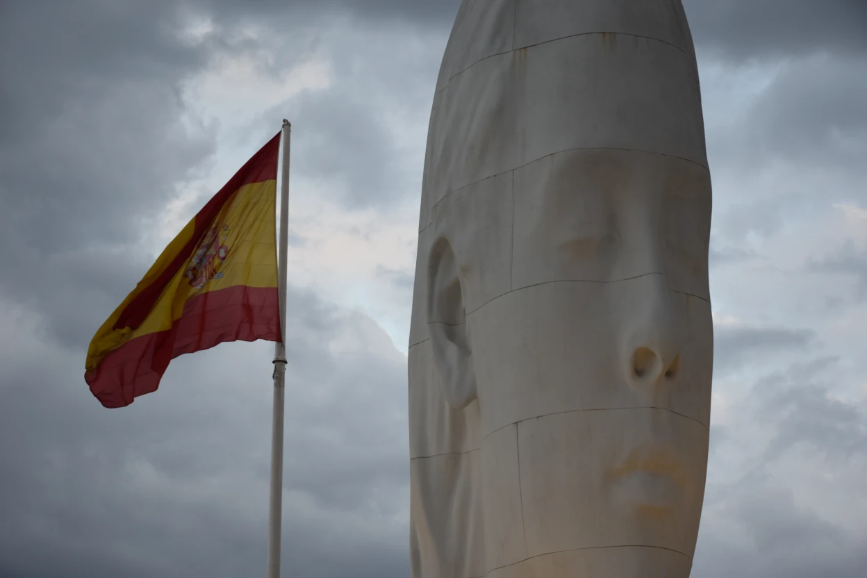 Escultura de Julia, de Jaume Plensa, en la Plaza de Colón