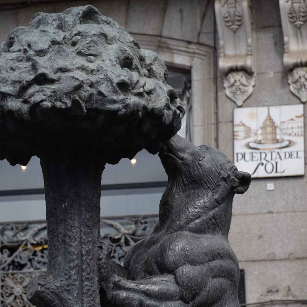 La osa y el madroño