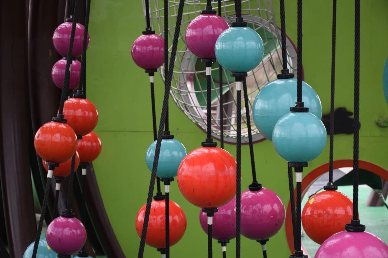 Parque infantil en la esquina de la Cuña Verde